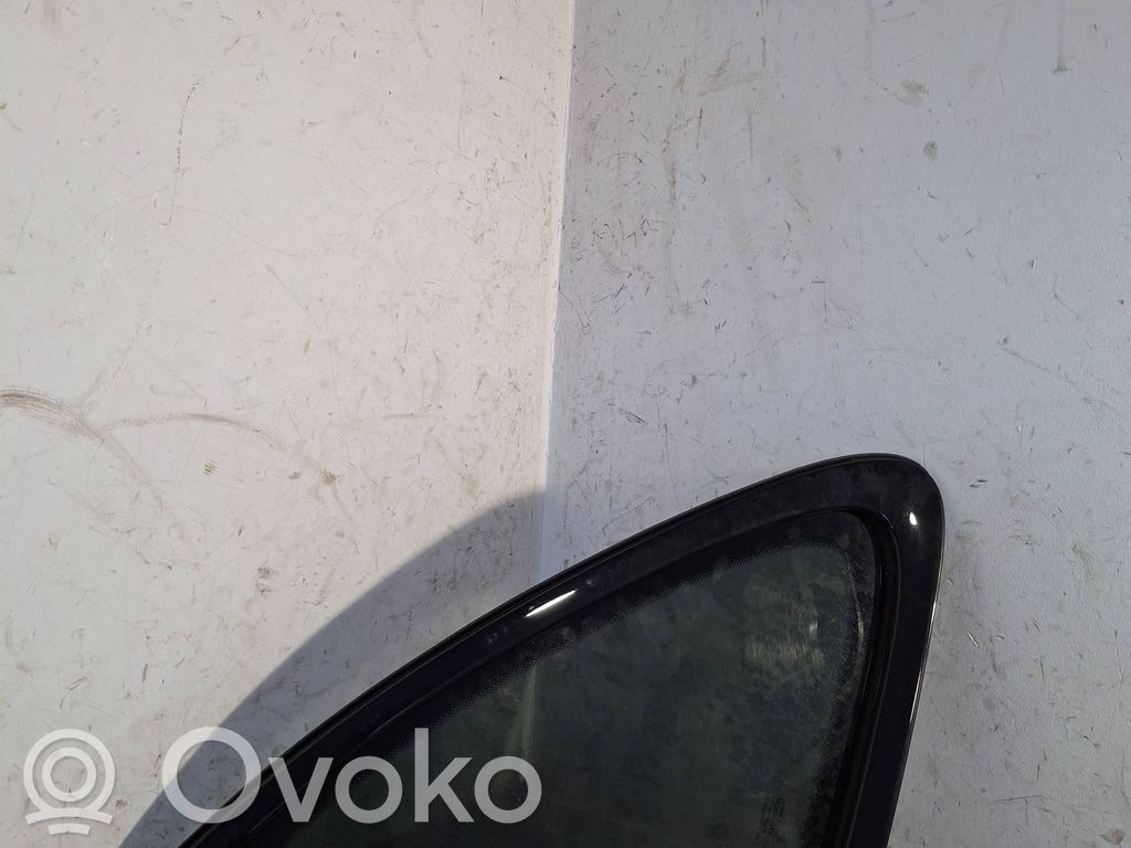 Porsche Macan (95B) Rear side window 