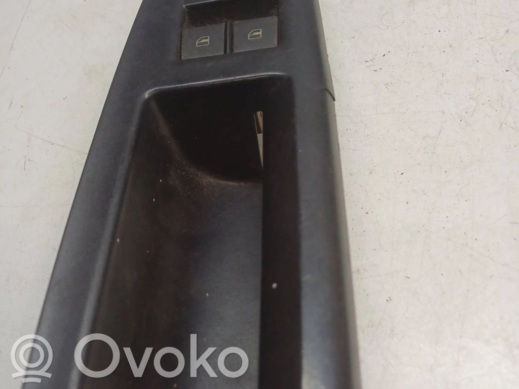 Volkswagen Polo IV 9N3 Electric window control switch 