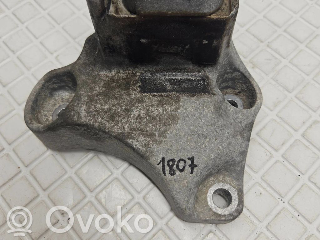 Peugeot 308 Gearbox mounting bracket 