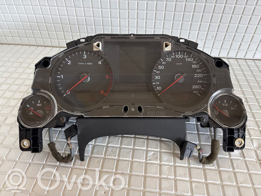 Audi A8 S8 D3 4E Speedometer (instrument cluster) 