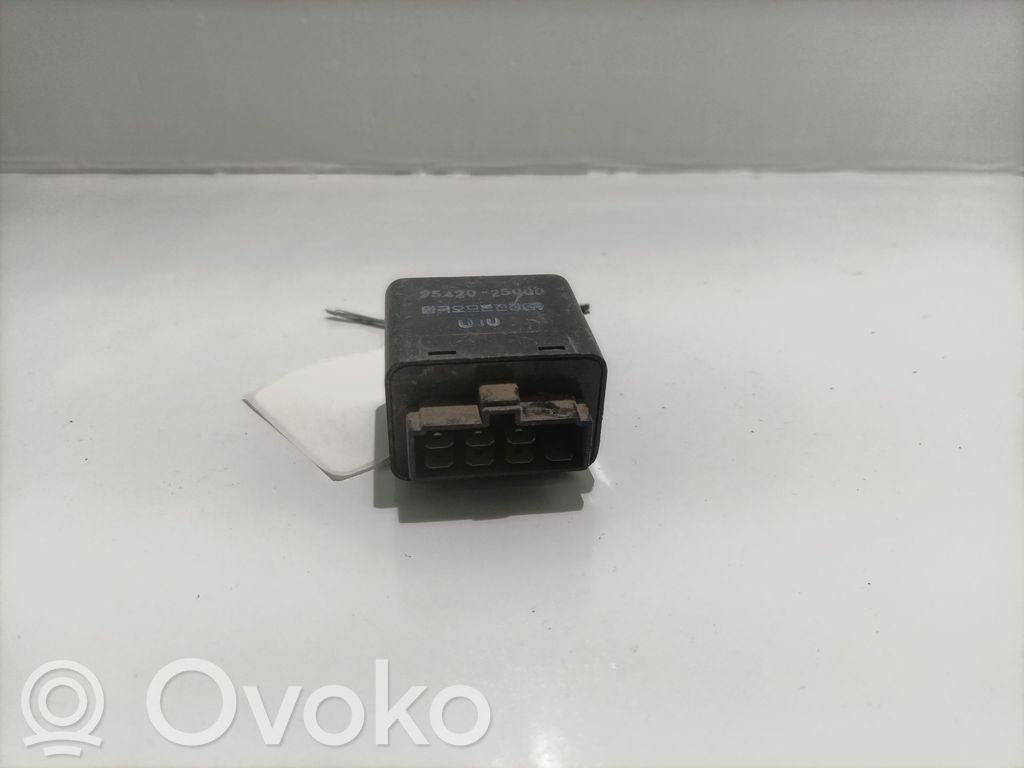 Hyundai Accent Logu tīrītāju relejs 