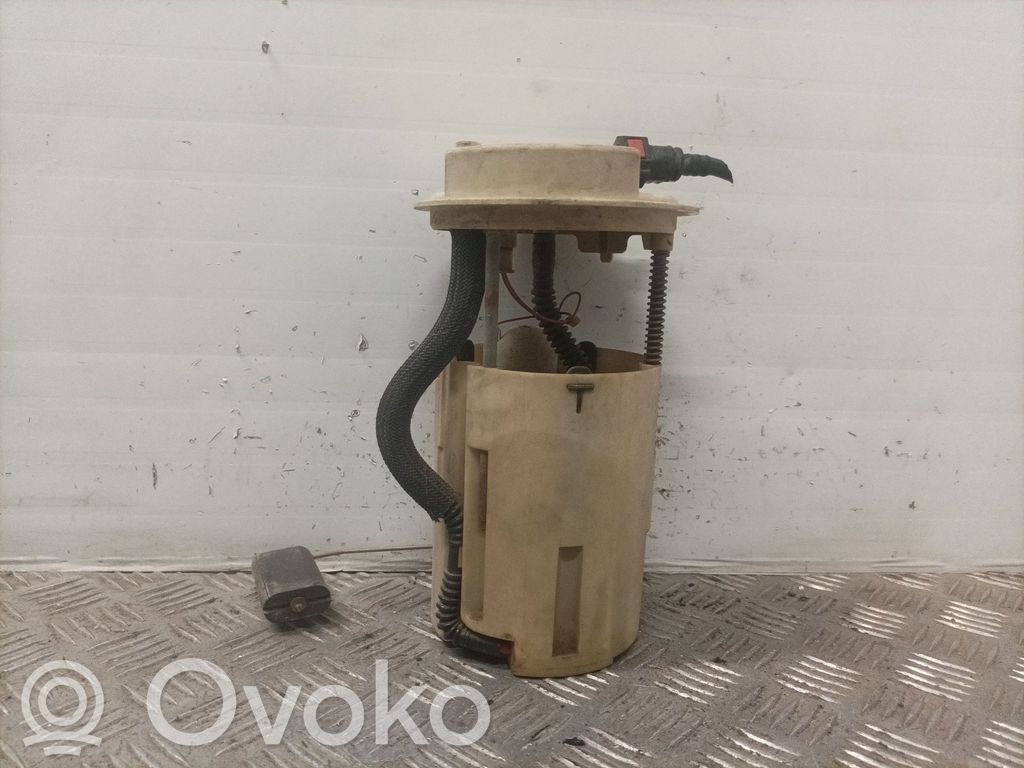 Pompe à carburant   8200004958,09900179000