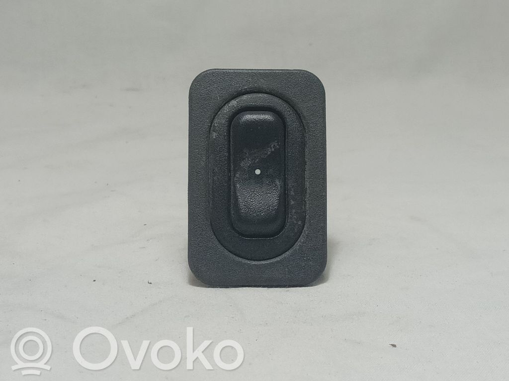 Asa de la ventanilla de la puerta delantera   24407699