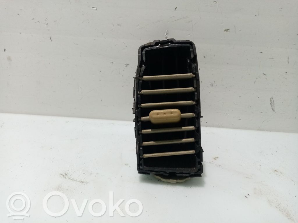 Nissan Micra Dysze / Kratki środkowego nawiewu deski rozdzielczej 