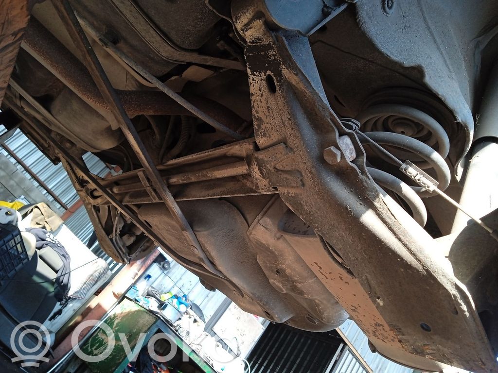 Opel Tigra B Belka osi tylnej z reduktorem 