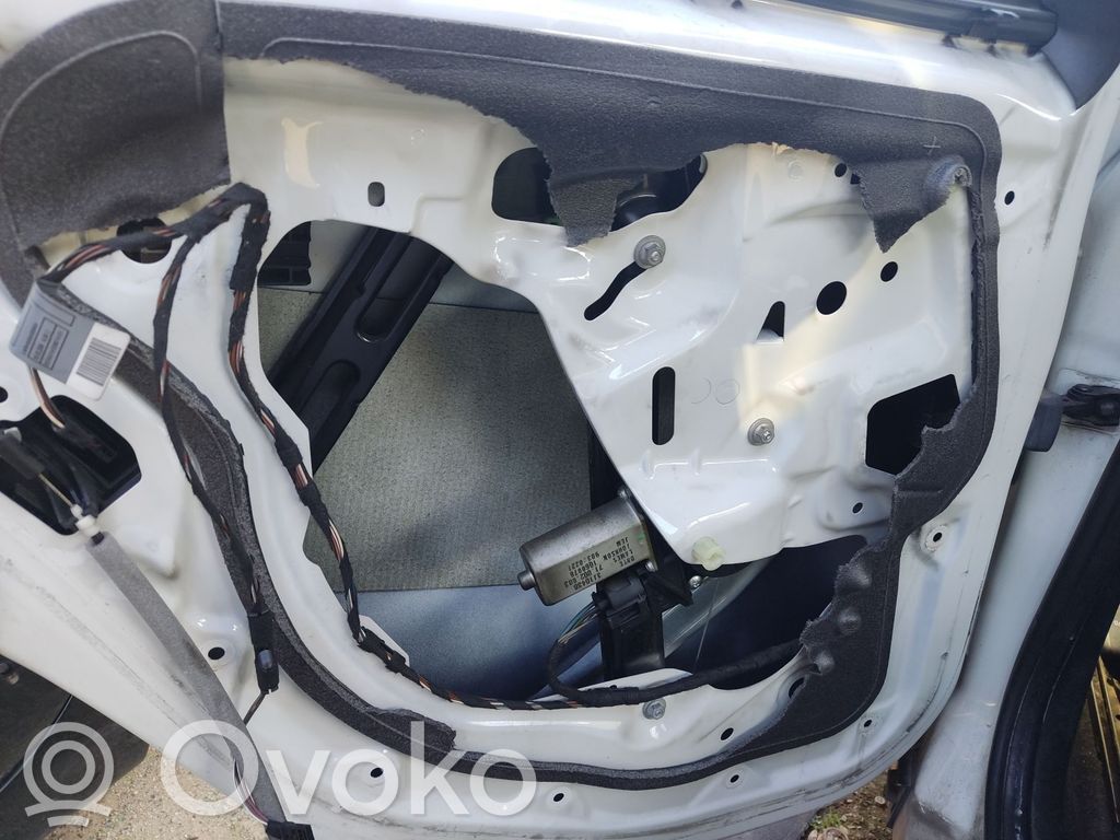BMW 1 E81 E87 Mecanismo para subir la puerta trasera sin motor 