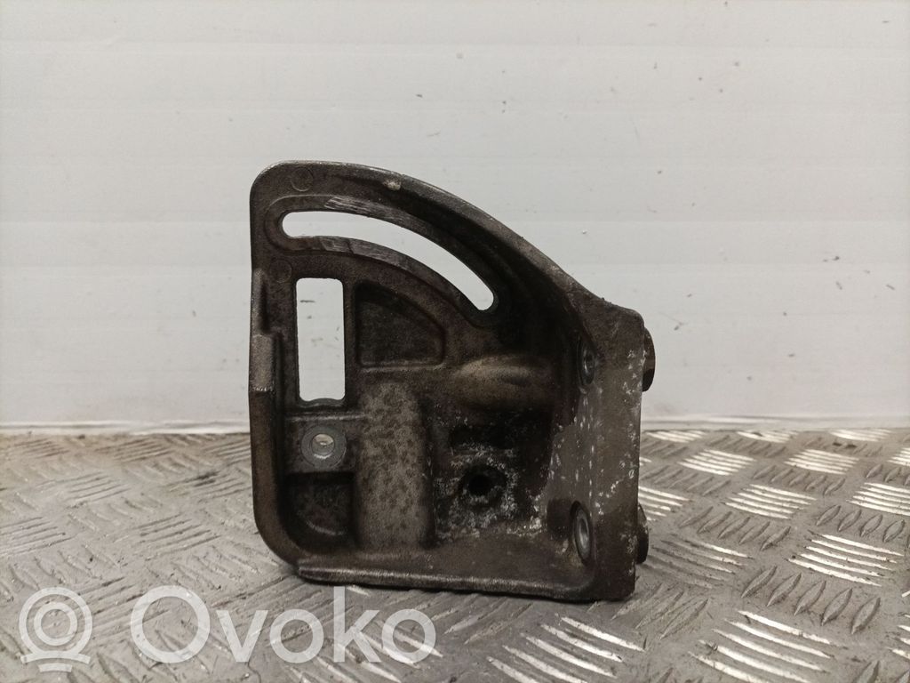 Engine mount bracket