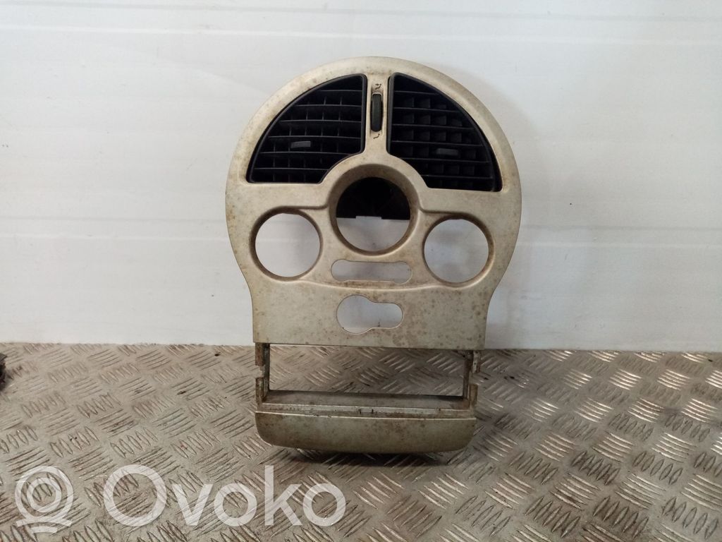 Otros repuestos del interior   820032070