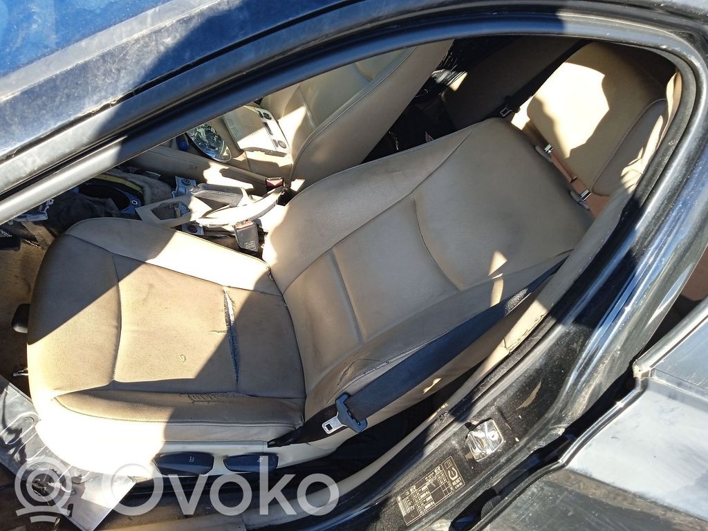 BMW 3 E46 Kuljettajan istuin 