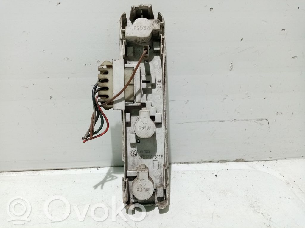 Porte ampoule de feu arrière