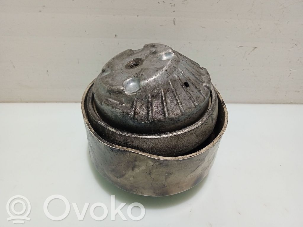 Mercedes-Benz C W203 Engine mount bracket 