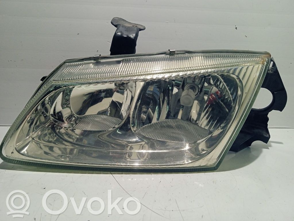 Nissan Almera N16 Lampa przednia 