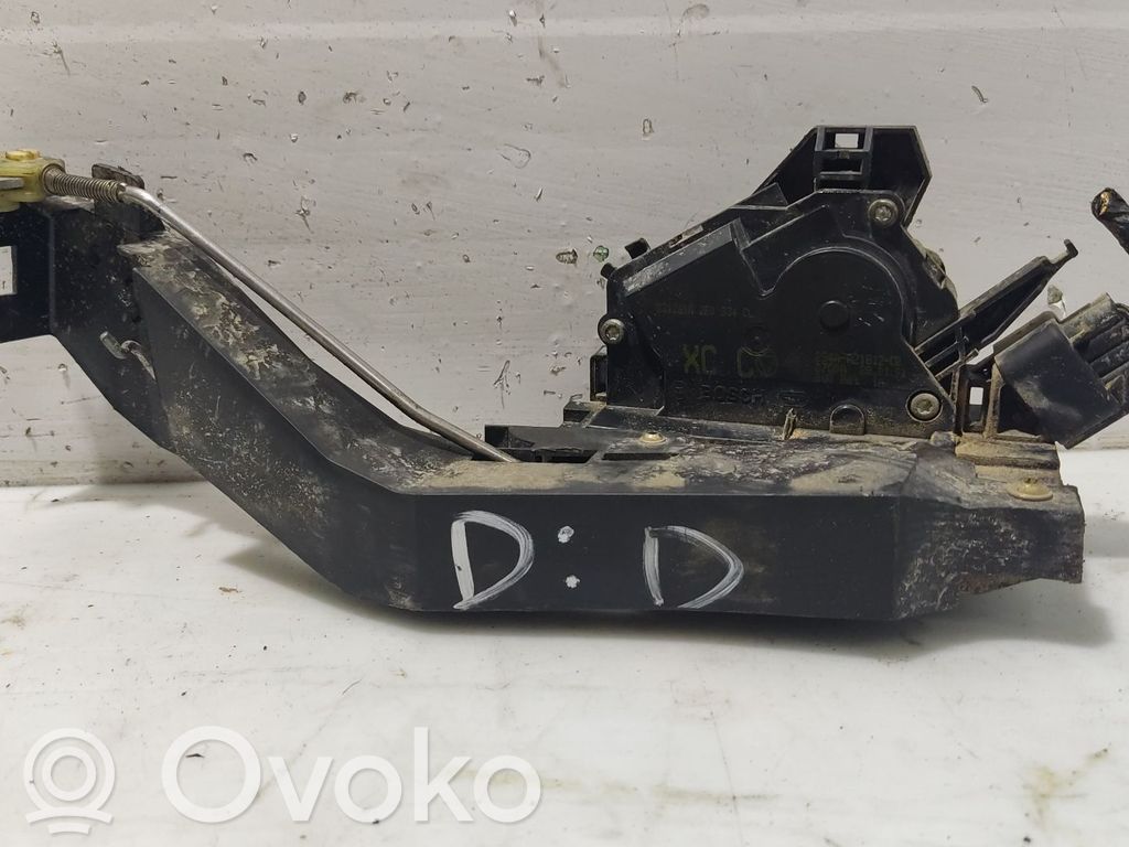 Ford Focus Priekšpusē slēdzene 