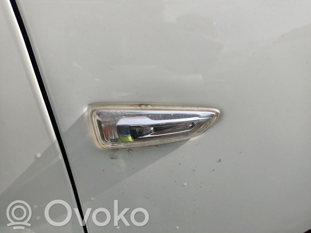 Opel Zafira C Kierunkowskaz błotnika przedniego 