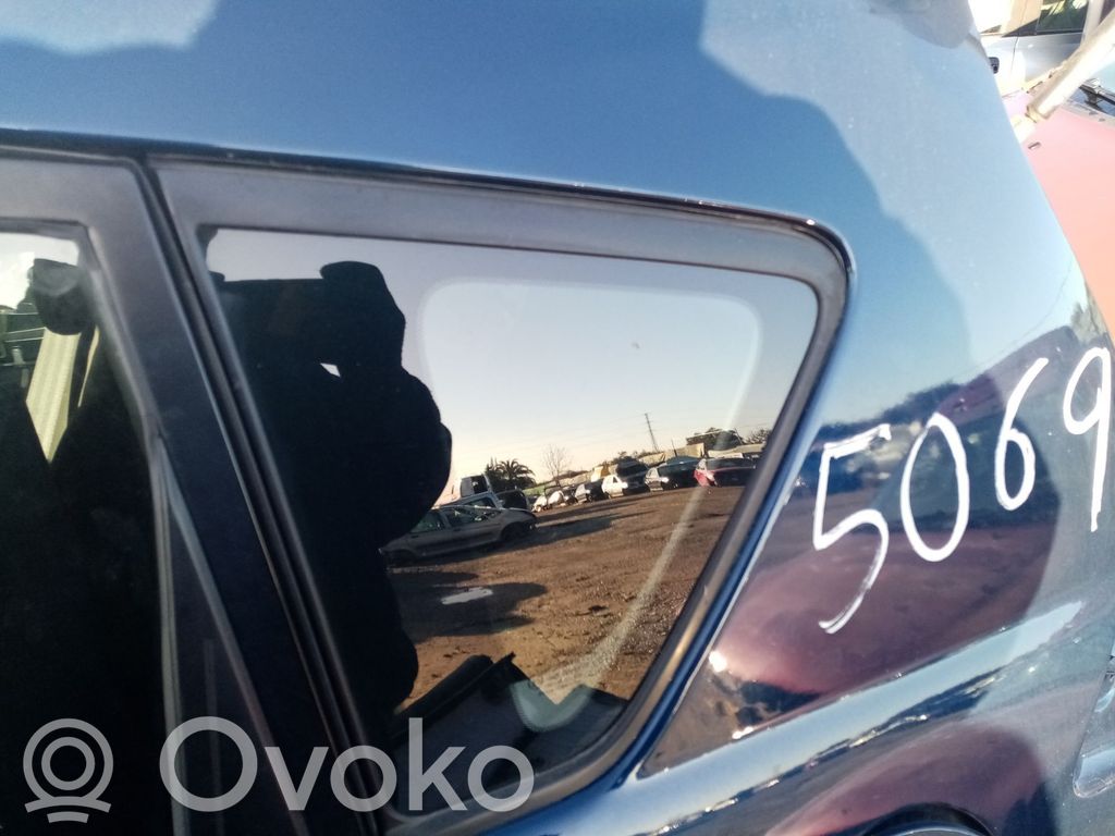 Rear side window   627200F010
