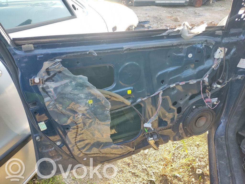 Toyota Corolla Verso E121 Manualny podnośnik szyby drzwi przednich 