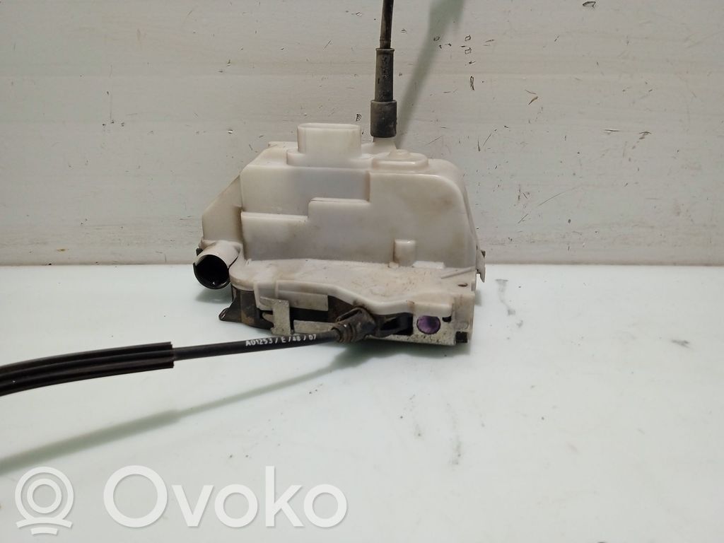 Renault Twingo II Front door lock 