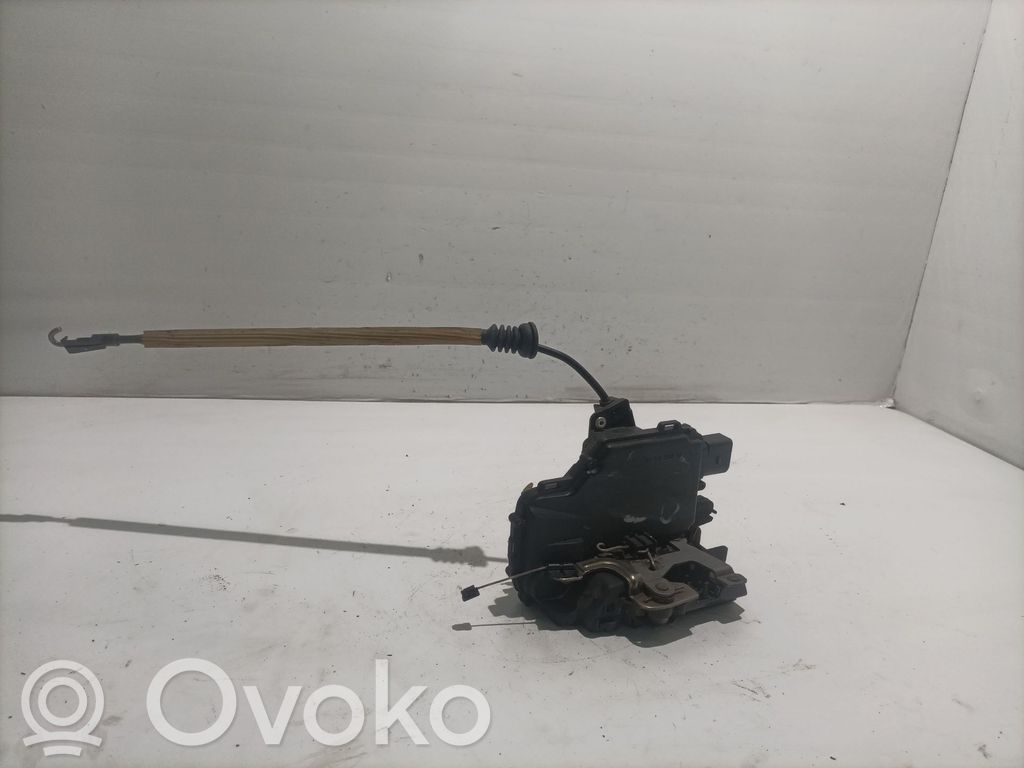 Audi A6 Allroad C5 Front door lock 