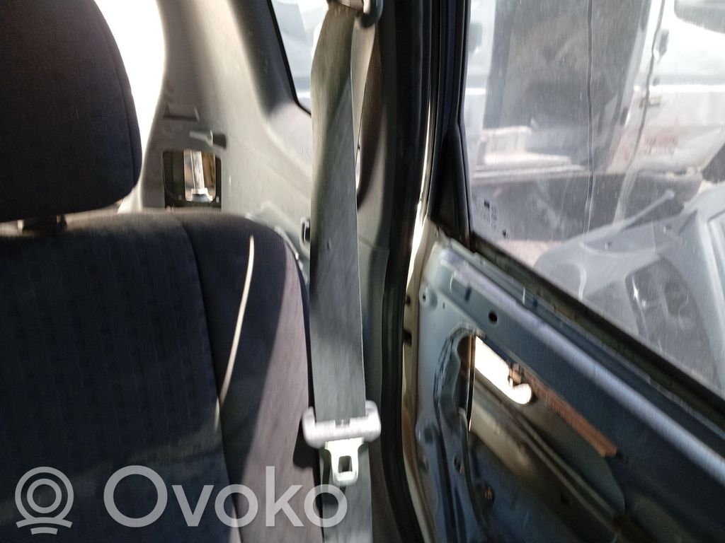 KIA Carens I Cinturón trasero 