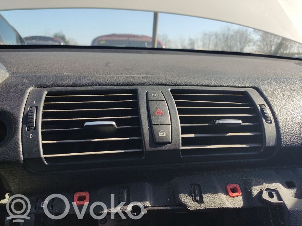 BMW 1 E81 E87 Dash center air vent grill 