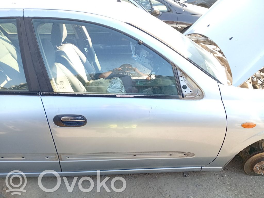 Nissan Almera N16 Puerta delantera 