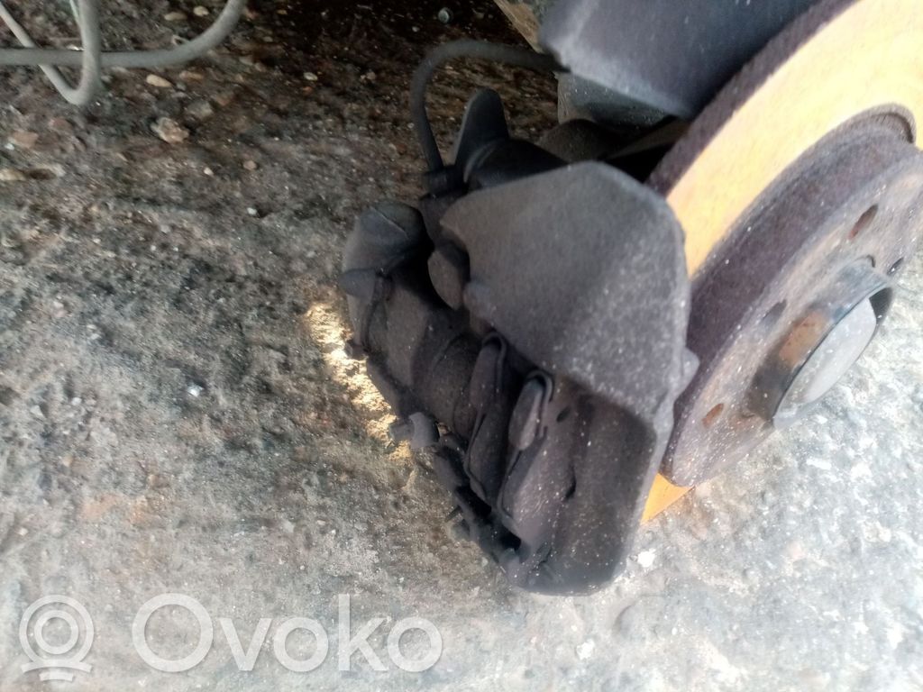 Citroen Xsara Jarrusatulan tyynyn pidike takana 