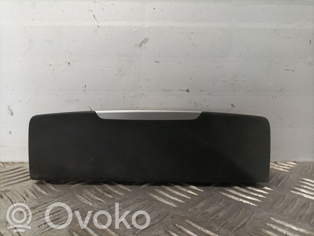 Popielniczka przednia tunelu środkowego   51169227890,82143001,922789009