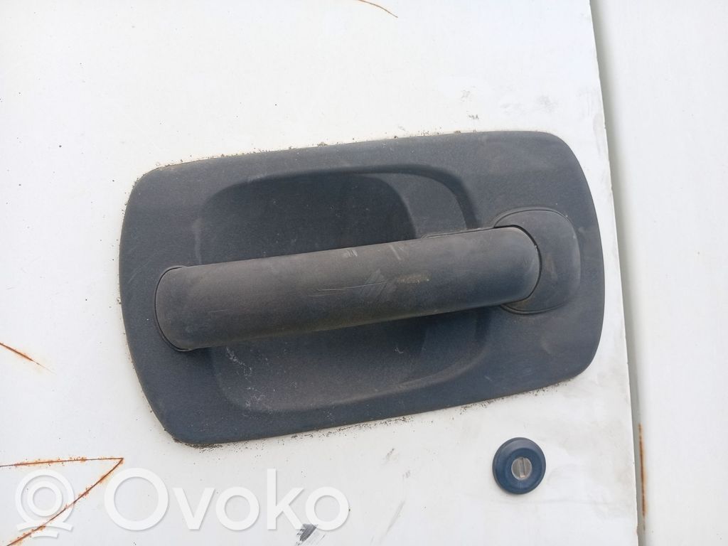 Nissan Atleon Manecilla externa puerta delantera 