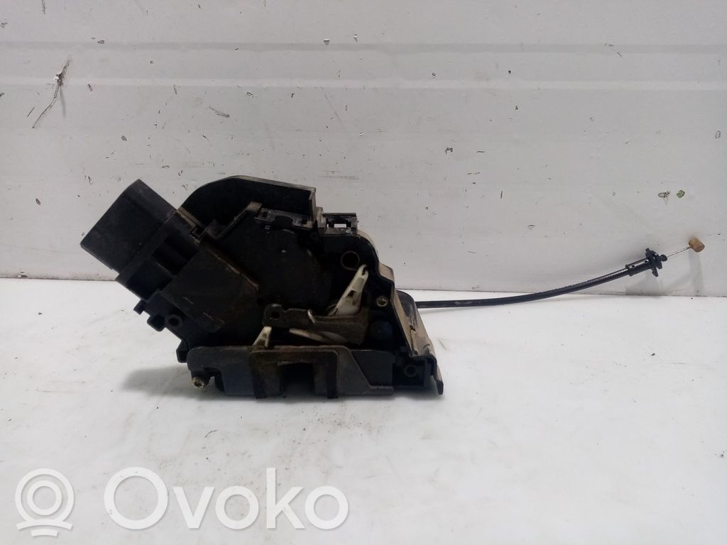 Ford Focus Priekšpusē slēdzene 