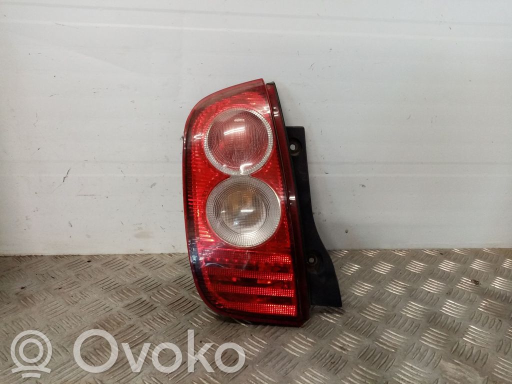 Nissan Micra Luci posteriori 