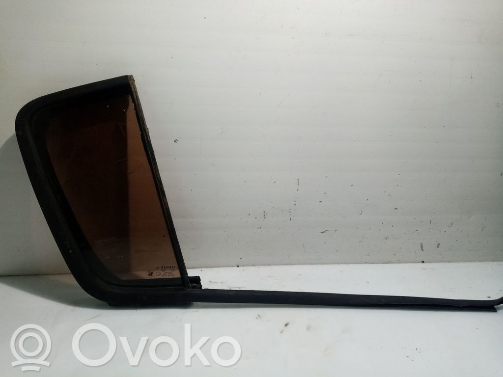 Renault Clio III Rear side window 
