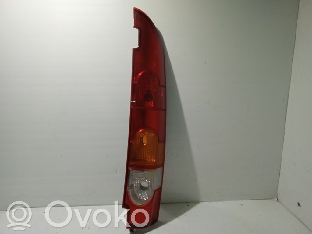 Renault Kangoo I Aizmugurējais lukturis virsbūvē 