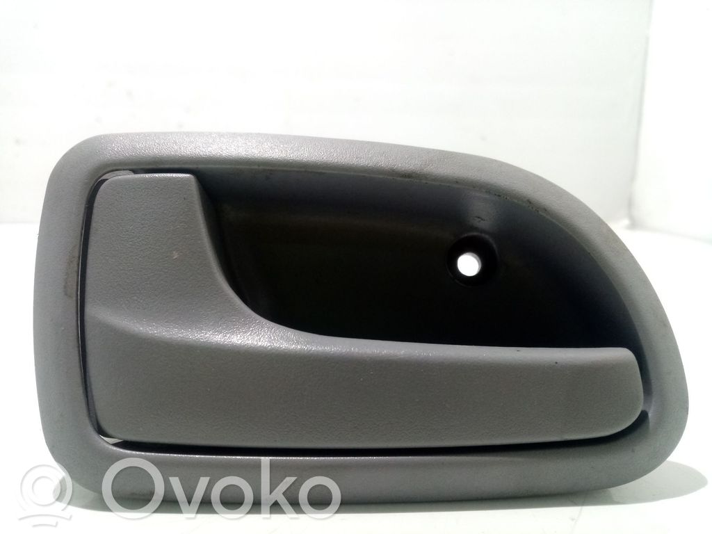 Manecilla interna puerta trasera   8261007000