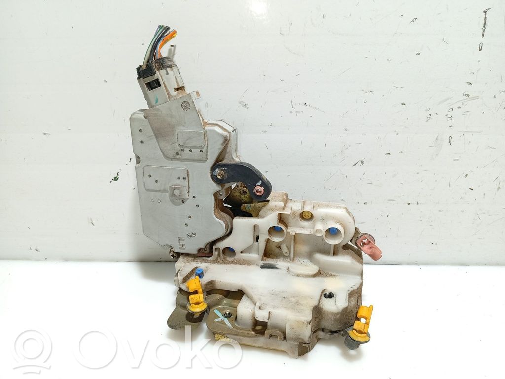 Nissan Primera Etuoven lukko 
