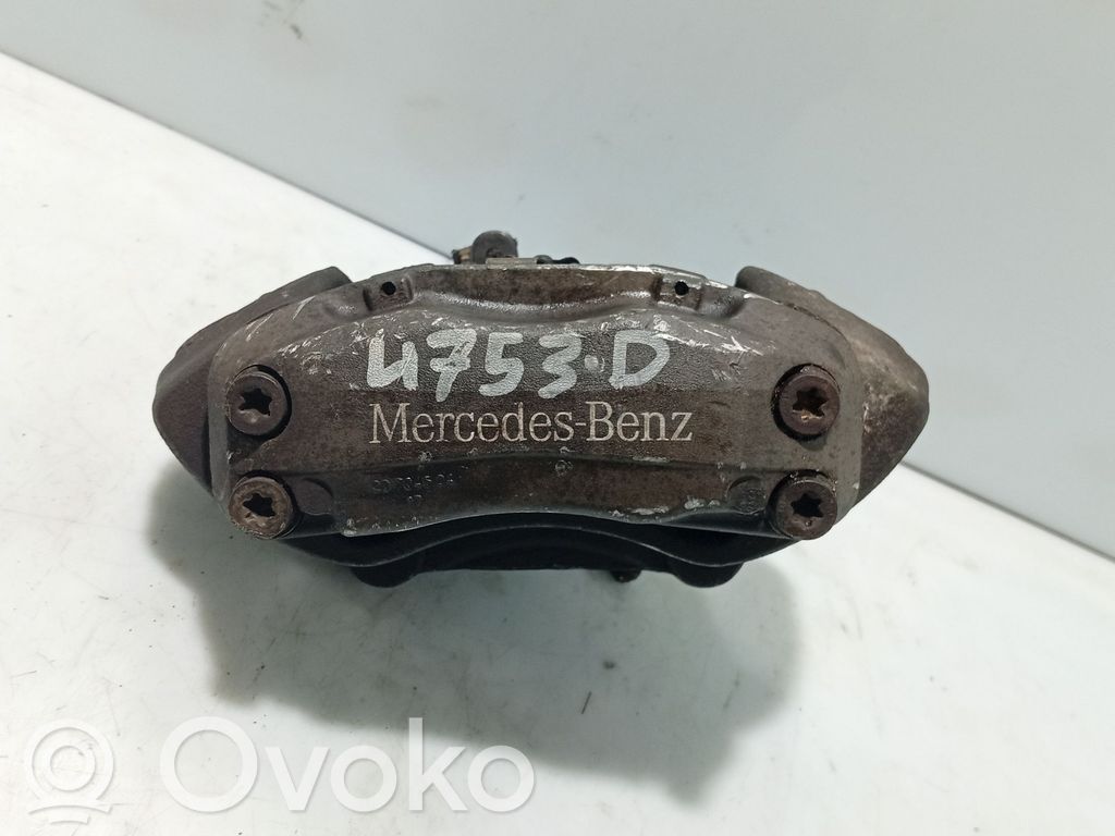 Mercedes-Benz E W211 Zacisk hamulcowy przedni 