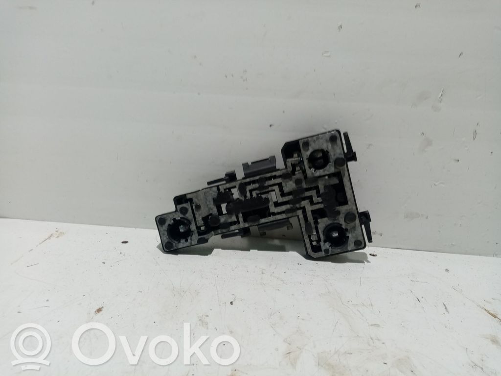 Seat Ibiza II (6k) Takavalon polttimon suojan pidike