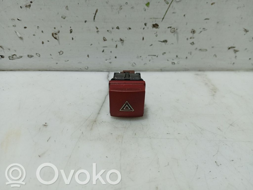 Peugeot 207 Botón interruptor de luz de peligro 