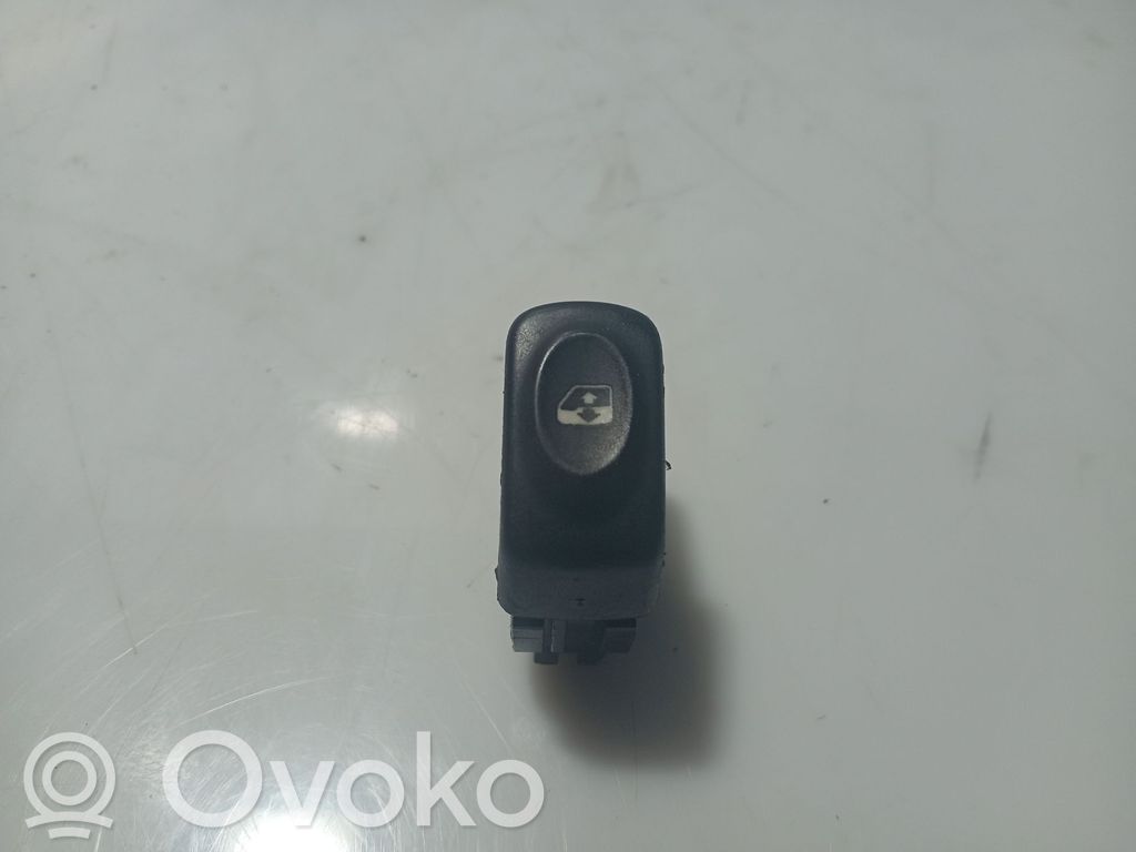 Renault Clio II Przyciski szyb 