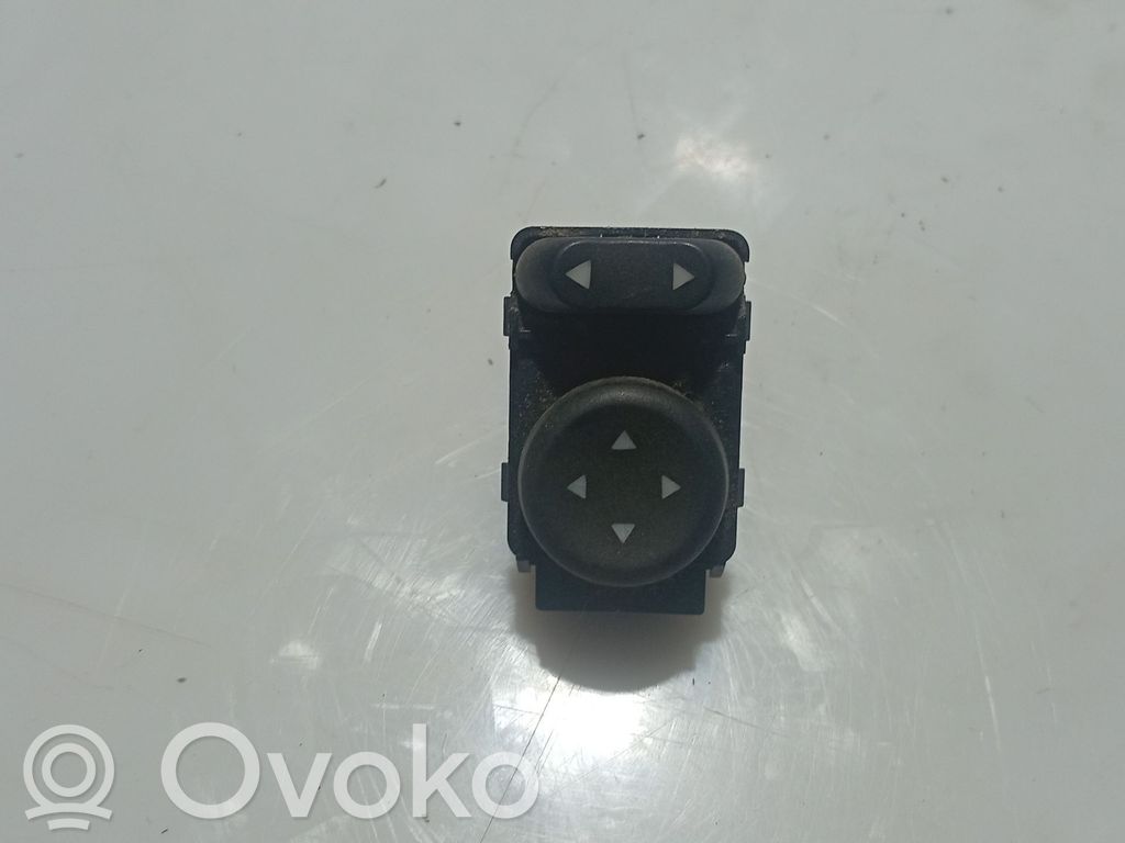 Interruptor del espejo lateral   A223