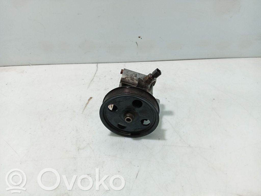 Ford Focus Ohjaustehostimen pumppu 