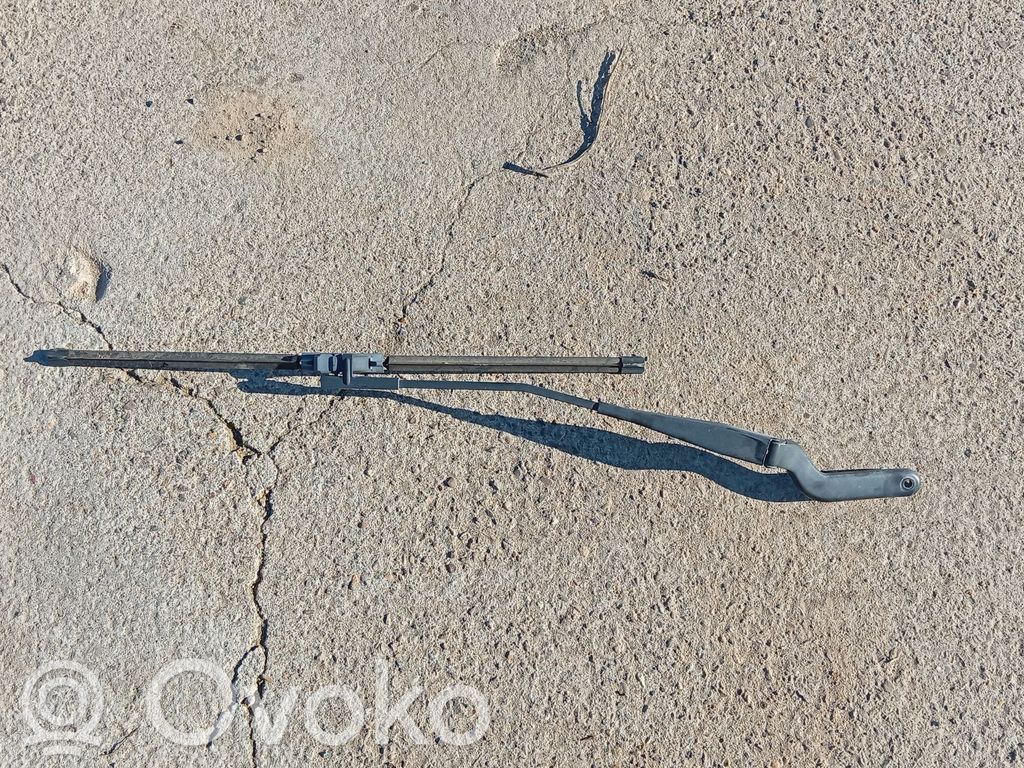Ford Focus Front wiper blade arm 
