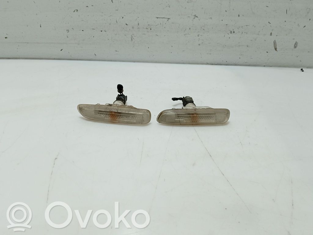 Front fender indicator light   63138370719
