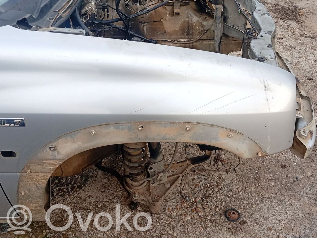 Suzuki Grand Vitara II Błotnik przedni 