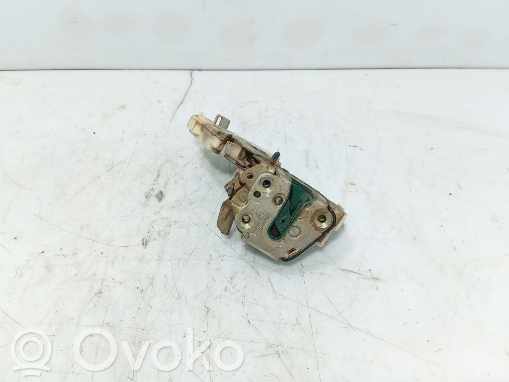 Nissan Terrano Zamek drzwi tylnych 