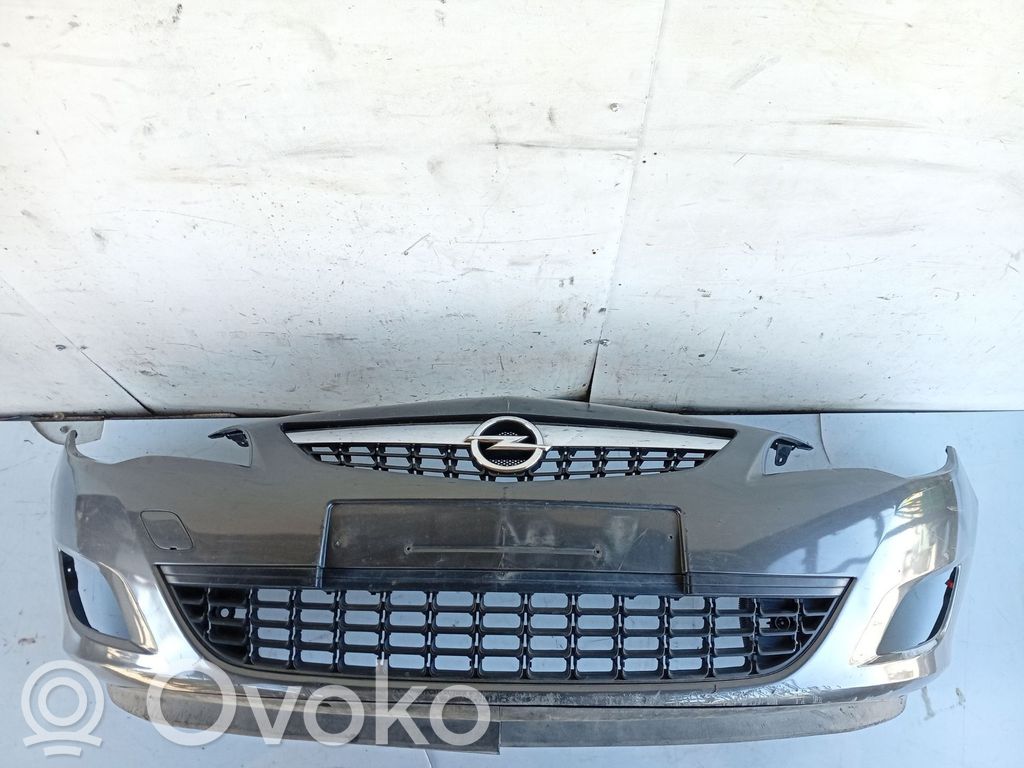 Opel Astra H Parachoques delantero 