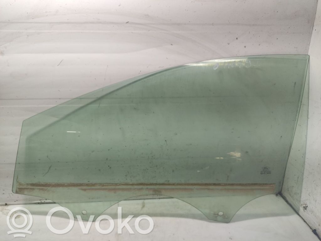 Ford Focus priekšējo durvju stikls (četrdurvju mašīnai) 