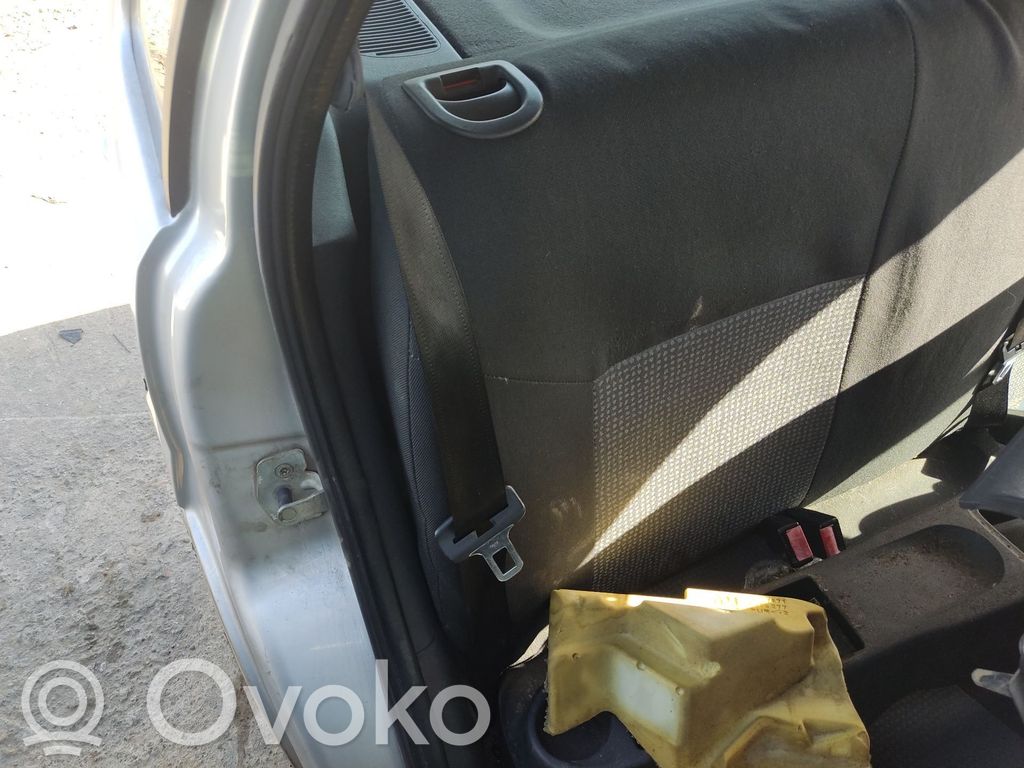 Opel Corsa C Cinturón trasero 