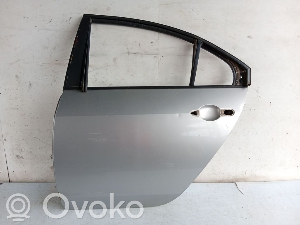 Nissan Primera Puerta trasera 