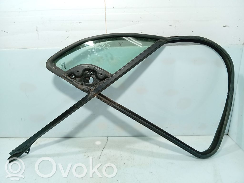 Front triangle window/glass   9201C0,9303H2,9300J4