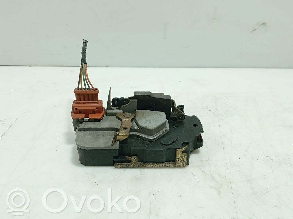 Zamek drzwi tylnych   9138CA